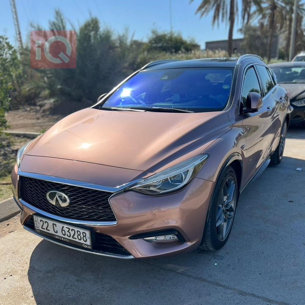 Infiniti Q30